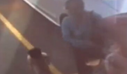 妈妈打小孩视频