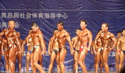 日本女子健美比赛视频,肌肉线条勾勒青春风采